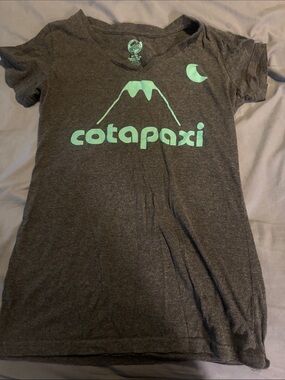 Cotopaxi Women's Charcoal Tee with Mint Logo